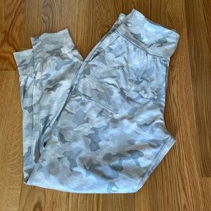 Gapfit Eclipse Gray Camo joggers